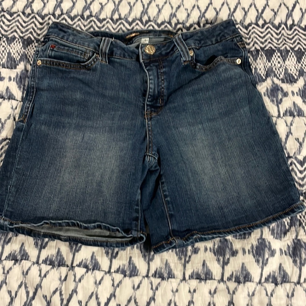 Seven Weekend Shorts Size 6